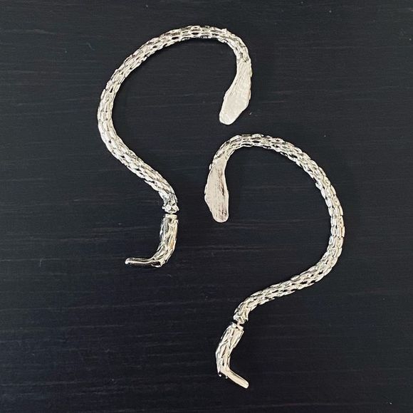 Pair of Silver Tone Snake Ear Cuffs Earrings NWT - Picture 8 of 14